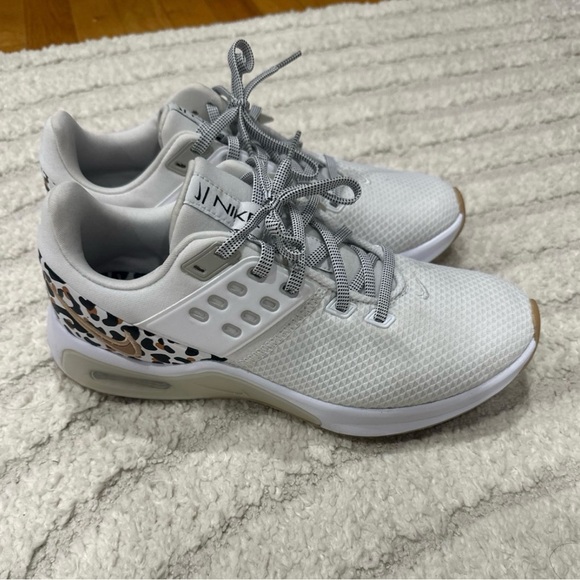 Nike Air Max Women’s Bella leopard print sneakers - Picture 2 of 6